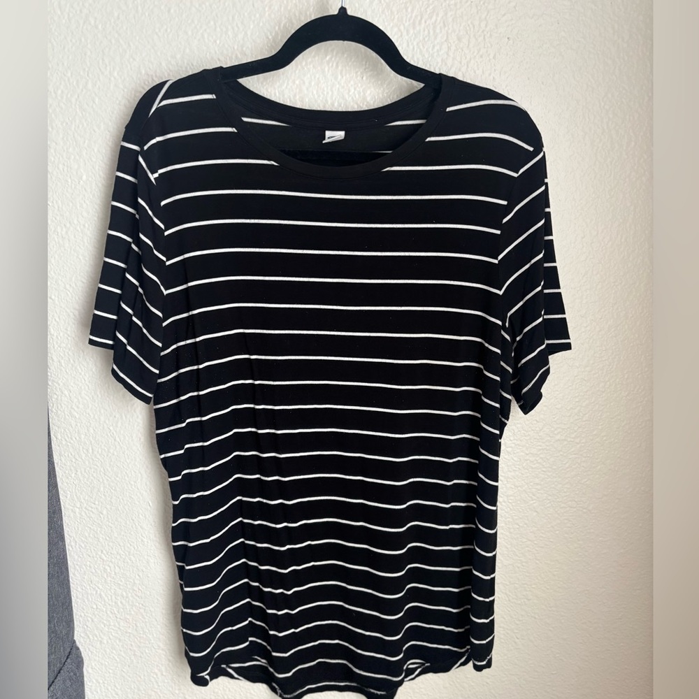 Old Navy Black and White Striped Women's Tee